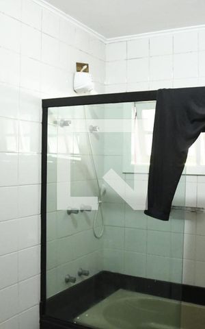 Casa de condomínio para alugar com 430m², 4 quartos e 3 vagasBanheiro da suíte 2 