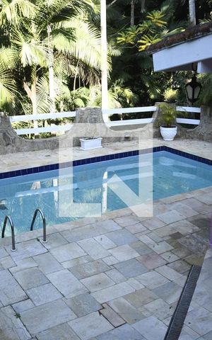 Casa de condomínio para alugar com 430m², 4 quartos e 3 vagasPiscina