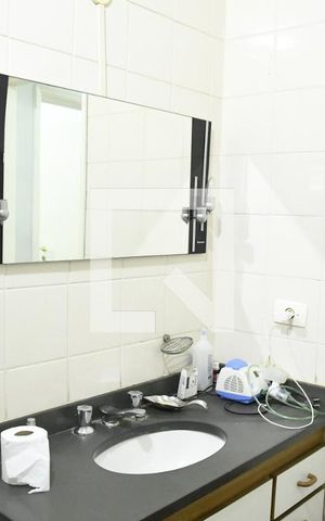 Casa de condomínio para alugar com 430m², 4 quartos e 3 vagasBanheiro Social