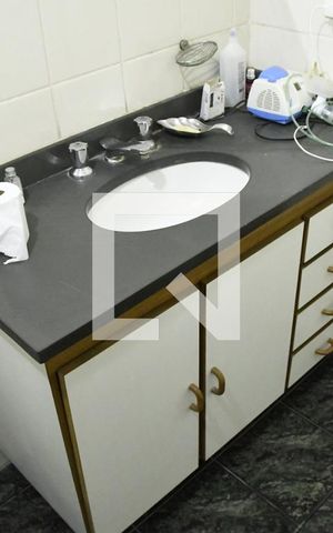 Casa de condomínio para alugar com 430m², 4 quartos e 3 vagasBanheiro Social