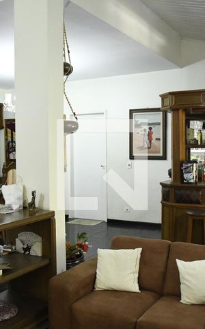 Casa de condomínio para alugar com 430m², 4 quartos e 3 vagasSala