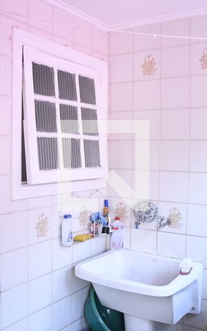 Casa de condomínio para alugar com 430m², 4 quartos e 3 vagasÁrea de Serviço