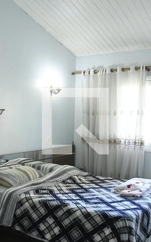 Casa de condomínio para alugar com 430m², 4 quartos e 3 vagasSuíte