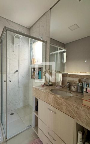 Casa de condomínio à venda com 260m², 3 quartos e 2 vagasBanheiro da Suíte 1