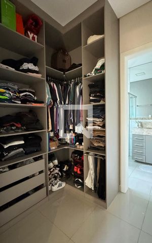 Casa de condomínio à venda com 260m², 3 quartos e 2 vagasCloset da suíte 2