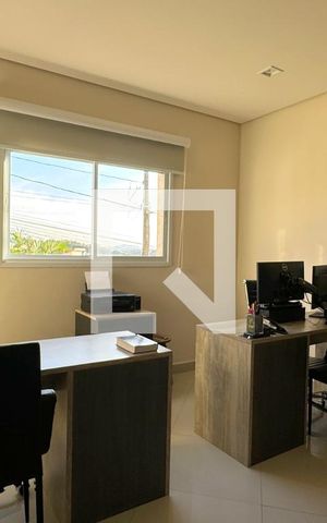 Casa de condomínio à venda com 260m², 3 quartos e 2 vagasEscritório