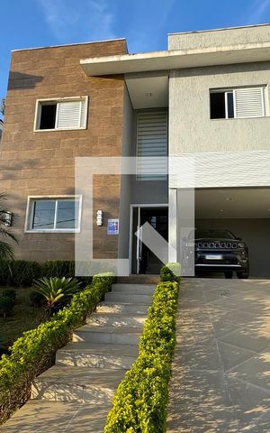 Casa de condomínio à venda com 260m², 3 quartos e 2 vagasFachada