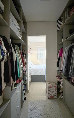 Casa de condomínio à venda com 260m², 3 quartos e 2 vagasCloset da suíte 1
