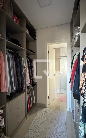 Casa de condomínio à venda com 260m², 3 quartos e 2 vagasCloset da suíte 1