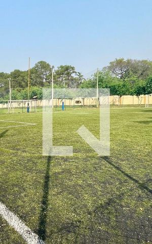 Casa de condomínio à venda com 380m², 5 quartos e 4 vagas Casa de condomínio à venda com 380m², 5 quartos e 4 vagasÁrea comum - Campo de Futebol