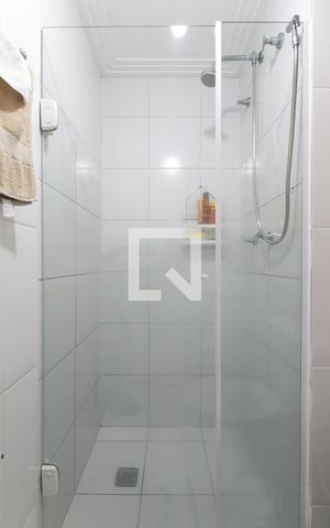 Apartamento à venda com 47m², 2 quartos e 1 vaga Apartamento à venda com 47m², 2 quartos e 1 vagaBanheiro