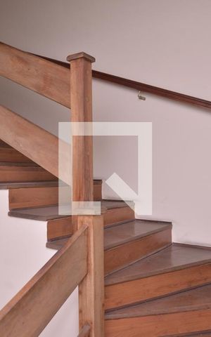 Casa à venda com 175m², 3 quartos e 4 vagasEscada