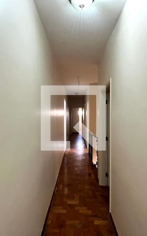 Casa à venda com 350m², 4 quartos e 4 vagas Casa à venda com 350m², 4 quartos e 4 vagasCorredor