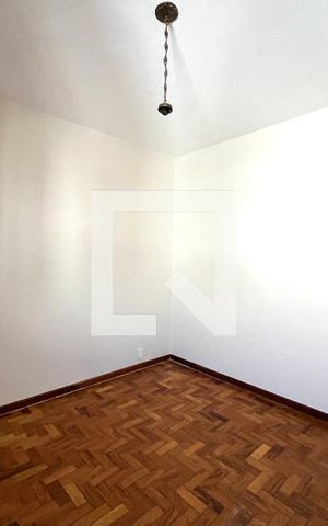 Casa à venda com 350m², 4 quartos e 4 vagas Casa à venda com 350m², 4 quartos e 4 vagasQuarto 4