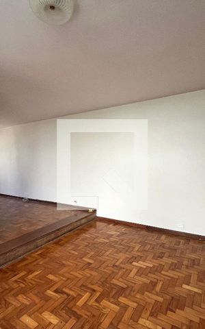 Casa à venda com 350m², 4 quartos e 4 vagas Casa à venda com 350m², 4 quartos e 4 vagasSala