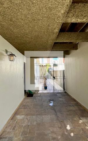 Casa à venda com 350m², 4 quartos e 4 vagas Casa à venda com 350m², 4 quartos e 4 vagasHall de entrada