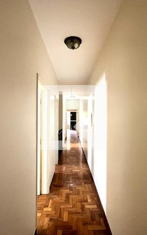 Casa à venda com 350m², 4 quartos e 4 vagas Casa à venda com 350m², 4 quartos e 4 vagasCorredor