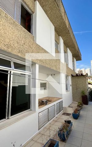 Casa à venda com 350m², 4 quartos e 4 vagas Casa à venda com 350m², 4 quartos e 4 vagasÁrea externa