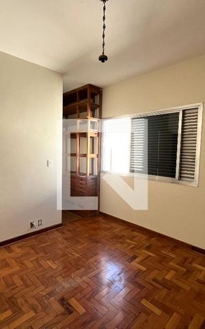 Casa à venda com 350m², 4 quartos e 4 vagas Casa à venda com 350m², 4 quartos e 4 vagasQuarto 4