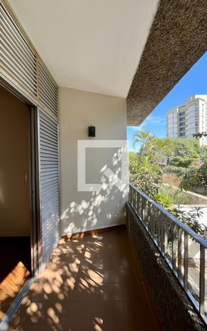 Casa à venda com 350m², 4 quartos e 4 vagas Casa à venda com 350m², 4 quartos e 4 vagasVaranda da Suíte 1