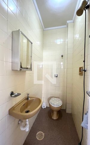 Casa à venda com 350m², 4 quartos e 4 vagas Casa à venda com 350m², 4 quartos e 4 vagasBanheiro de serviço