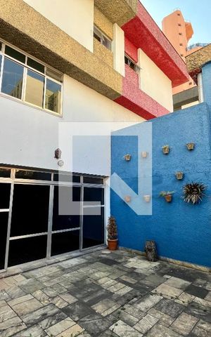Casa à venda com 350m², 4 quartos e 4 vagas Casa à venda com 350m², 4 quartos e 4 vagasQuintal