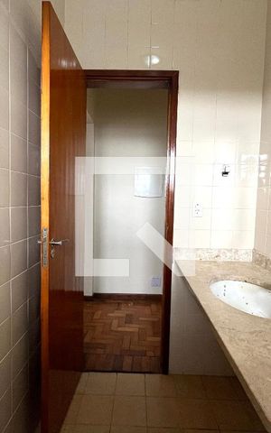Casa à venda com 350m², 4 quartos e 4 vagas Casa à venda com 350m², 4 quartos e 4 vagasLavabo