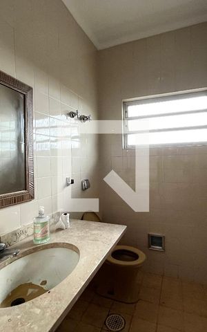Casa à venda com 350m², 4 quartos e 4 vagas Casa à venda com 350m², 4 quartos e 4 vagasLavabo