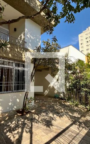 Casa à venda com 350m², 4 quartos e 4 vagas Casa à venda com 350m², 4 quartos e 4 vagasGaragem