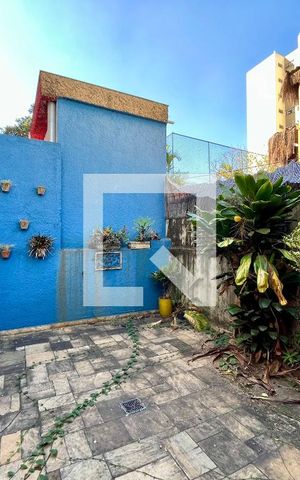 Casa à venda com 350m², 4 quartos e 4 vagas Casa à venda com 350m², 4 quartos e 4 vagasQuintal