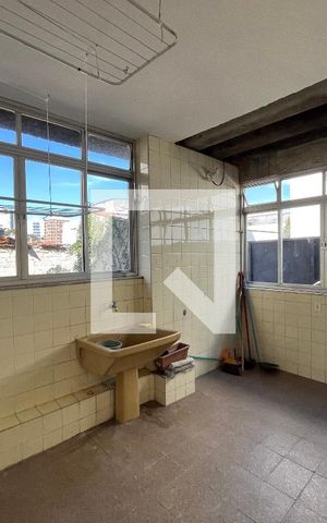 Casa à venda com 350m², 4 quartos e 4 vagas Casa à venda com 350m², 4 quartos e 4 vagasÁrea de Serviço