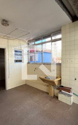 Casa à venda com 350m², 4 quartos e 4 vagas Casa à venda com 350m², 4 quartos e 4 vagasÁrea de Serviço
