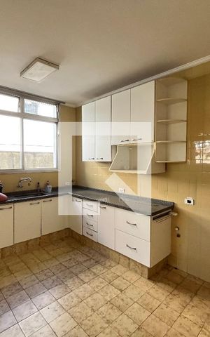 Casa à venda com 350m², 4 quartos e 4 vagas Casa à venda com 350m², 4 quartos e 4 vagasCozinha
