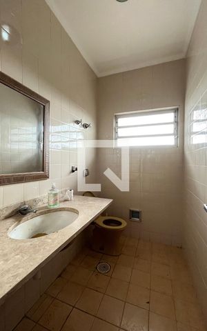 Casa à venda com 350m², 4 quartos e 4 vagas Casa à venda com 350m², 4 quartos e 4 vagasLavabo