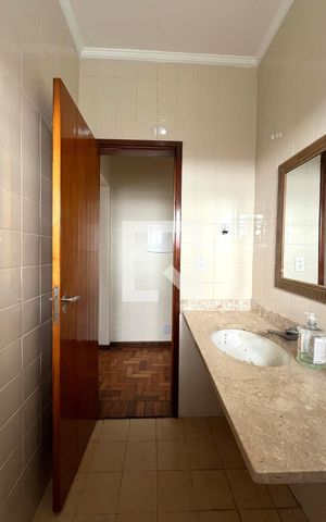 Casa à venda com 350m², 4 quartos e 4 vagas Casa à venda com 350m², 4 quartos e 4 vagasLavabo