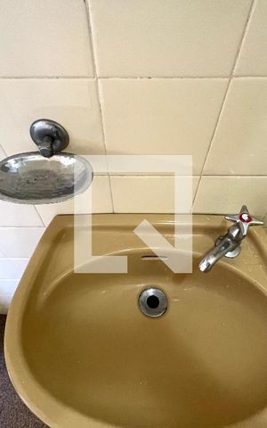 Casa à venda com 350m², 4 quartos e 4 vagas Casa à venda com 350m², 4 quartos e 4 vagasBanheiro de serviço