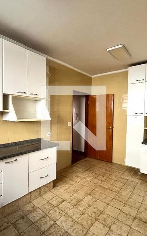 Casa à venda com 350m², 4 quartos e 4 vagas Casa à venda com 350m², 4 quartos e 4 vagasCozinha