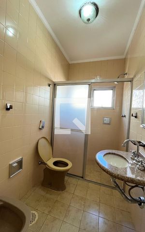 Casa à venda com 350m², 4 quartos e 4 vagas Casa à venda com 350m², 4 quartos e 4 vagasBanheiro da Suíte 2