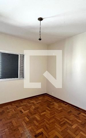 Casa à venda com 350m², 4 quartos e 4 vagas Casa à venda com 350m², 4 quartos e 4 vagasQuarto 4