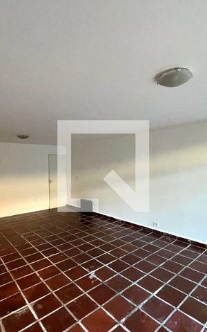 Casa à venda com 350m², 4 quartos e 4 vagas Casa à venda com 350m², 4 quartos e 4 vagasSalão
