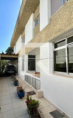 Casa à venda com 350m², 4 quartos e 4 vagas Casa à venda com 350m², 4 quartos e 4 vagasÁrea externa