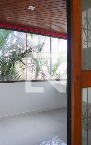 Apartamento para alugar com 65m², 2 quartos e 1 vagaSala - Varanda