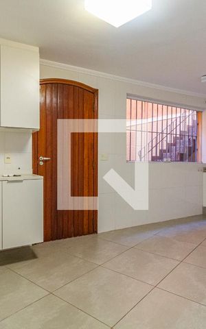 Casa para alugar com 120m², 2 quartos e 2 vagasCozinha