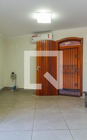 Casa para alugar com 120m², 2 quartos e 2 vagasSala