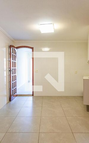 Casa para alugar com 120m², 2 quartos e 2 vagasCozinha