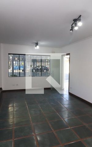 Casa para alugar com 240m², 3 quartos e 3 vagasSala de TV