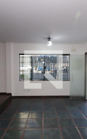 Casa para alugar com 240m², 3 quartos e 3 vagasSala de TV