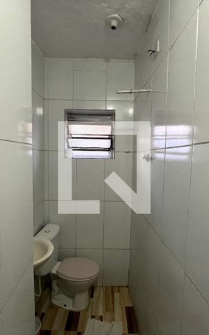 Casa para alugar com 21m², 1 quarto e sem vaga Casa para alugar com 21m², 1 quarto e sem vagaBanheiro