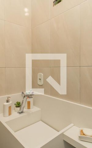 Casa à venda com 240m², 3 quartos e 2 vagas Casa à venda com 240m², 3 quartos e 2 vagasBanheiro da Suite