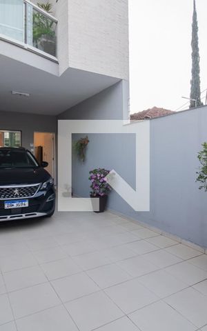 Casa à venda com 240m², 3 quartos e 2 vagas Casa à venda com 240m², 3 quartos e 2 vagasGaragem